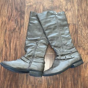 Super cute riding boots!